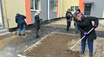 В микрорайоне Первомайский города Сельцо прошел дружный субботник