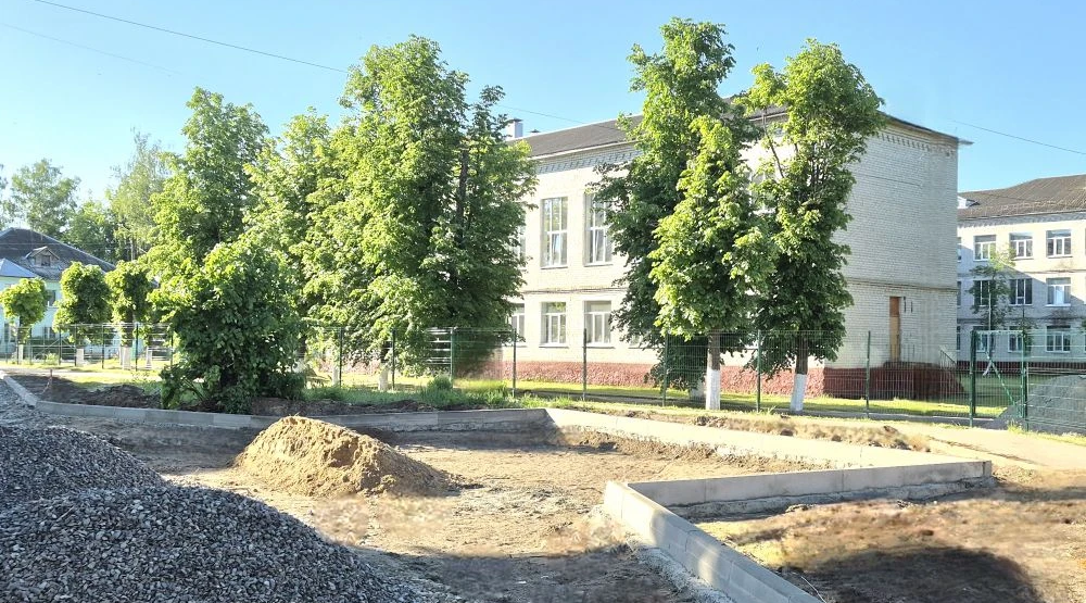 В Сельцо продолжают благоустраивать контейнерные площадки