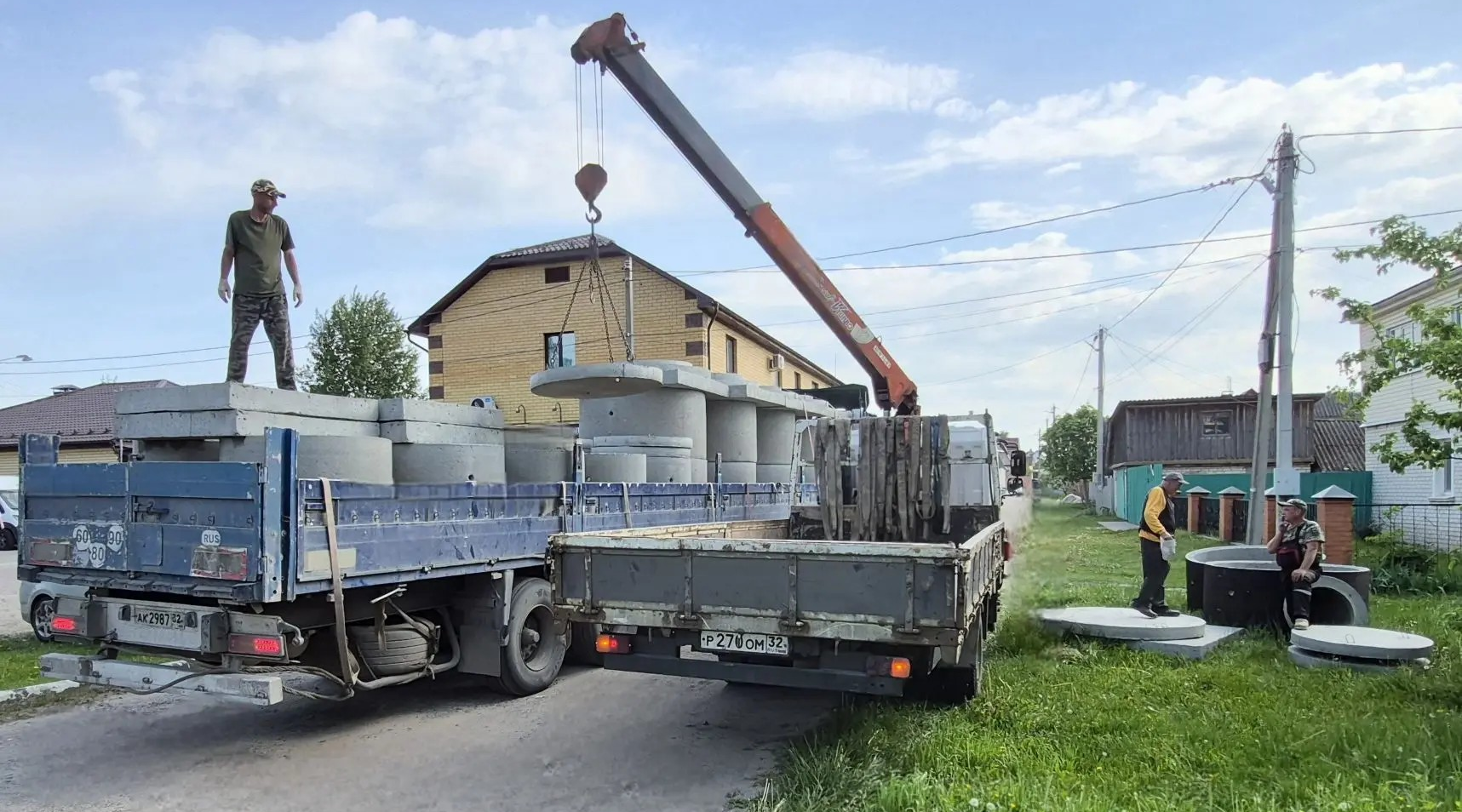 В Сельцо начали менять участок сети водоснабжения