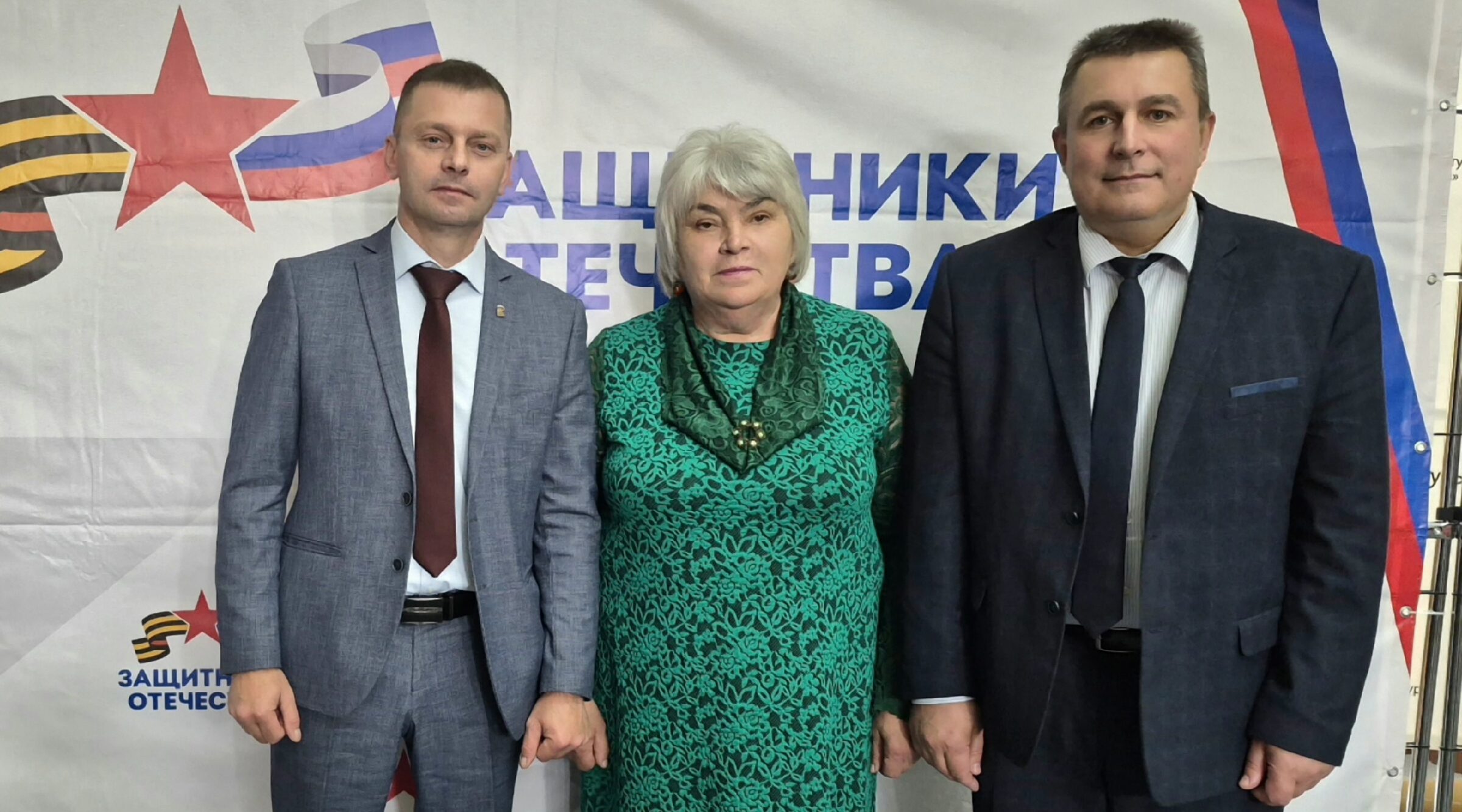 Максим Гришков поблагодарил совет ветеранов Сельцо за труд и помощь