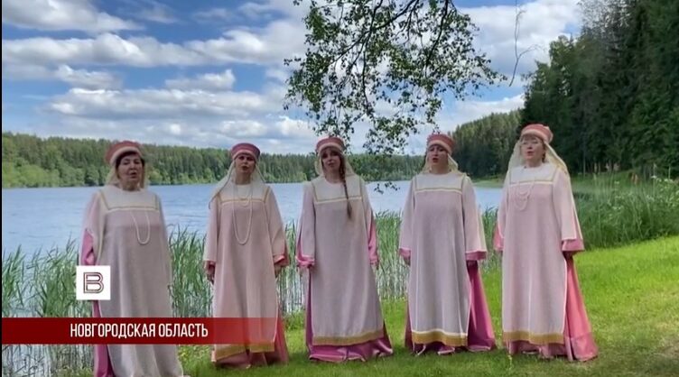 Творческие коллективы страны объединились в День России и спели о Родине