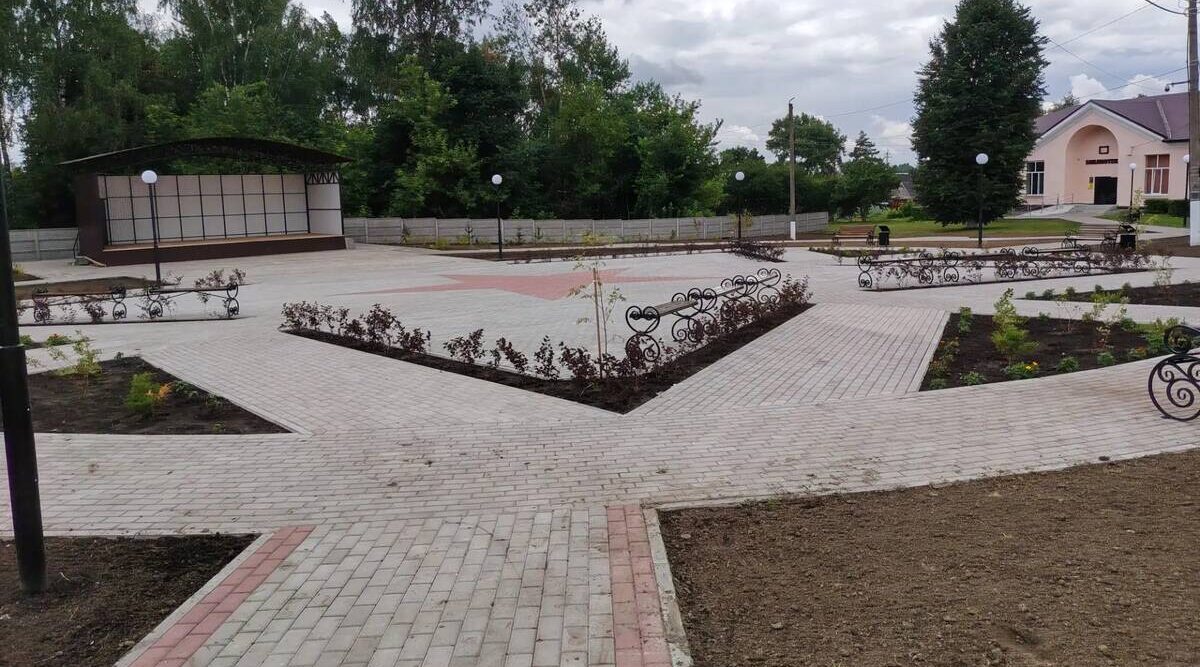 Завершились работы по благоустройству Аллеи Славы в брянских Выгоничах