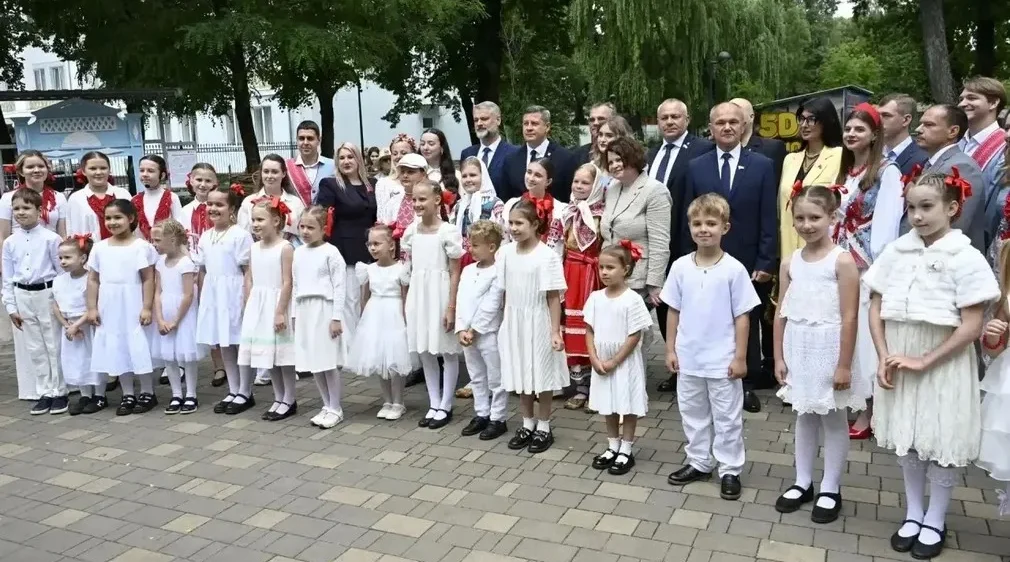 В День Брянской области в Майском парке показали сокровища деревянной резьбы