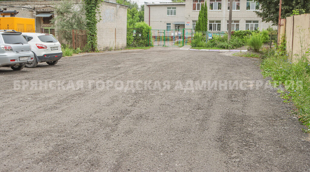С помощью асфальтовой крошки в Брянске отремонтировано более 8700 квадратных метров дорог