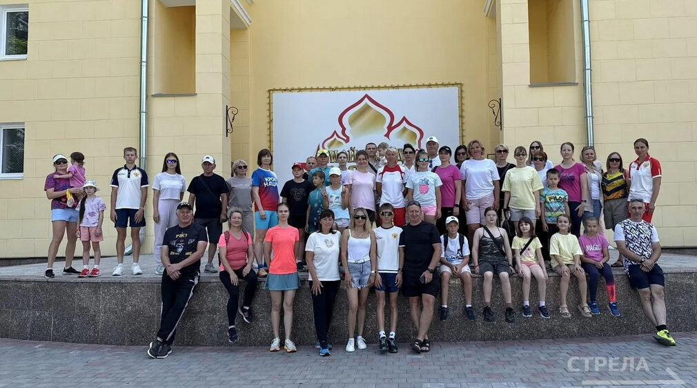 В Брянске в парке ДК Железнодорожников прошел «Час здоровья»
