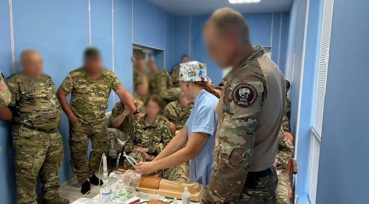 В Брянской области начали готовить бойцов «БАРС» к оказанию помощи раненым