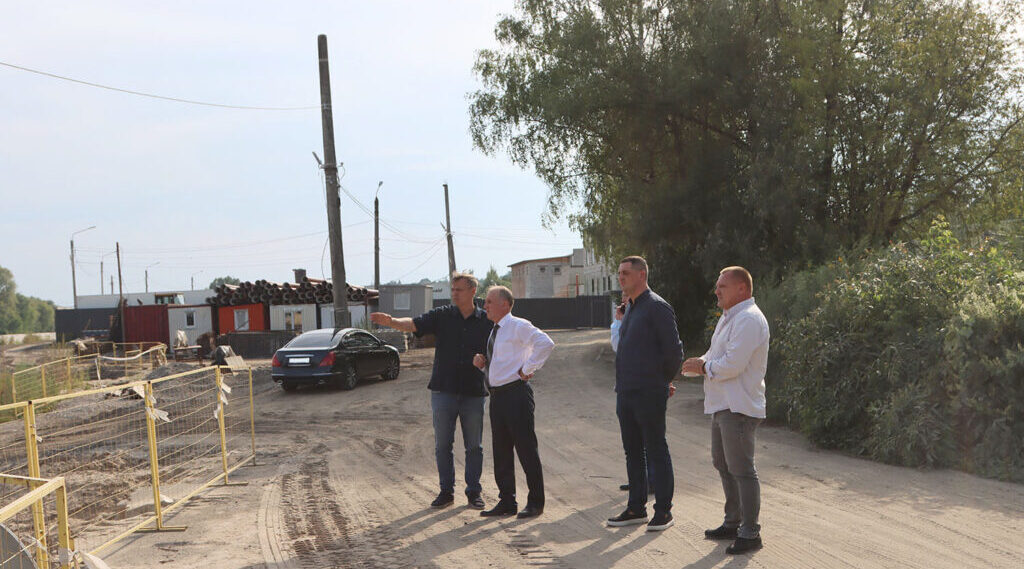 Александр Макаров проверил строительство дороги-дублёра Карачижской