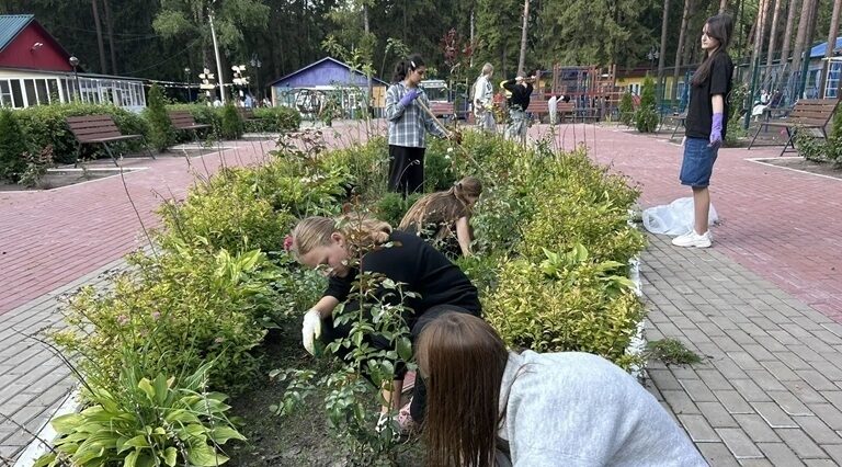 В лагере «Огонёк» стартовала профильная трудовая смена для подростков «Трудовой десант Брянщины»