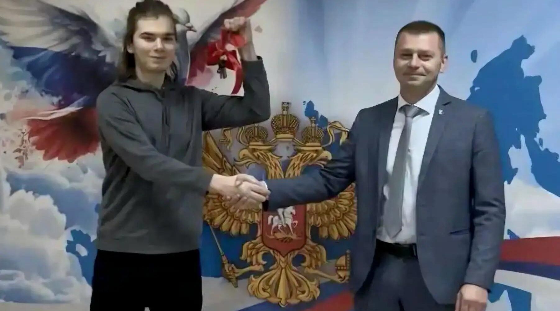 В Сельцо торжественно вручили ключи от квартиры