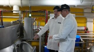 Егор Ковальчук побывал на Брянском сыродельном заводе