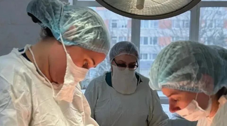 Врачи Брянской областной больницы № 1 спасли пациентку с гигантской опухолью